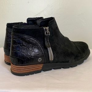 Sorel Major Low Suede Booties